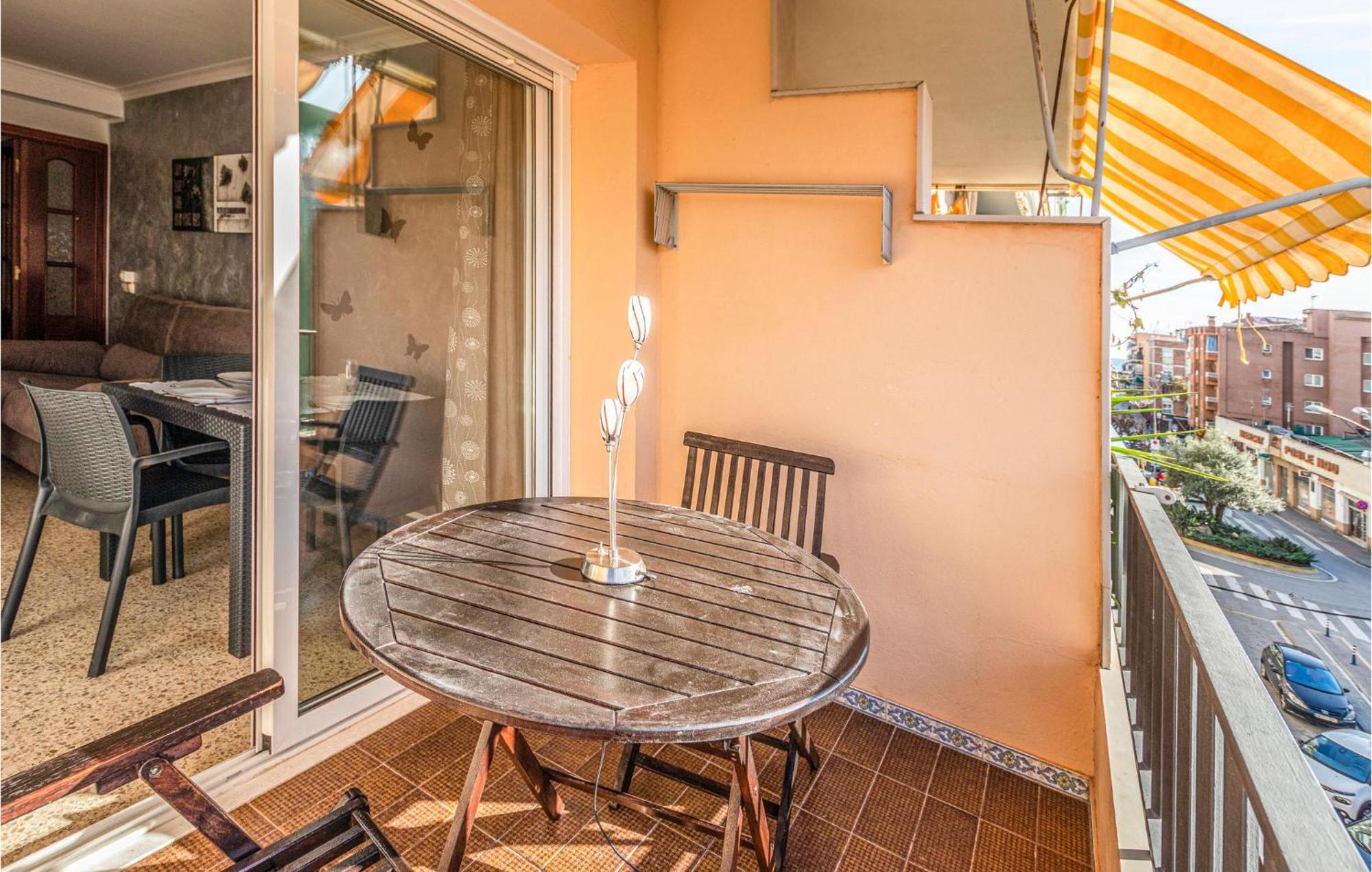 1 Bedroom Nice Apartment In Пінеза-да-Мар Екстер'єр фото